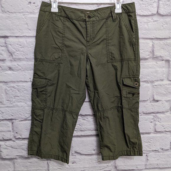 Women's Green Cargo / Utility Capri Pants Size 11